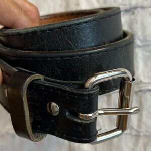 CB VINTAGE BLACK LEATHER CHUNKY SILVER TONE ROLL BUCKLE DISTRESSED MENS BELT 42